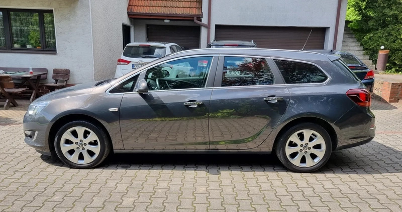 Opel Astra cena 32500 przebieg: 185000, rok produkcji 2013 z Kraków małe 466